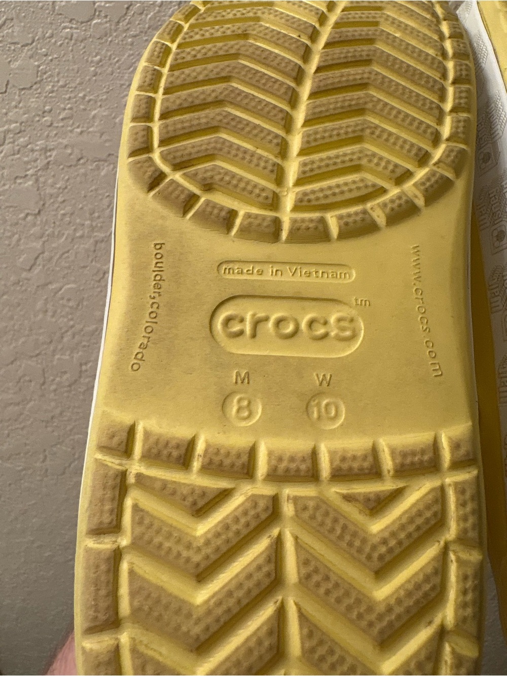 CROCS x Walt Disney World EXCLUSIVE Adult Yellow Clog Mens 8 (or women’s 10) - Picture 5 of 7